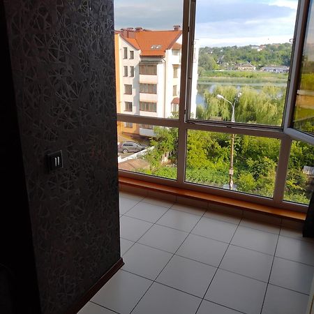 Квартира В Центре С Видом На Речку Южный Буг Vinița Exterior foto